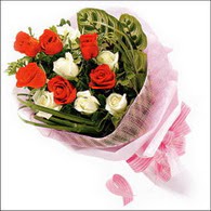 5 kirmizi 5 beyaz güllerden   Ardahan online çiçek gönderme sipariş 