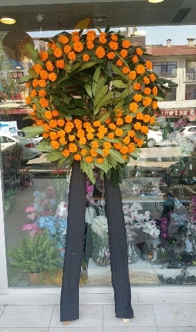 Cenaze çiçeği cenaze çelengi çiçek modeli  Ardahan çiçek gönderme 